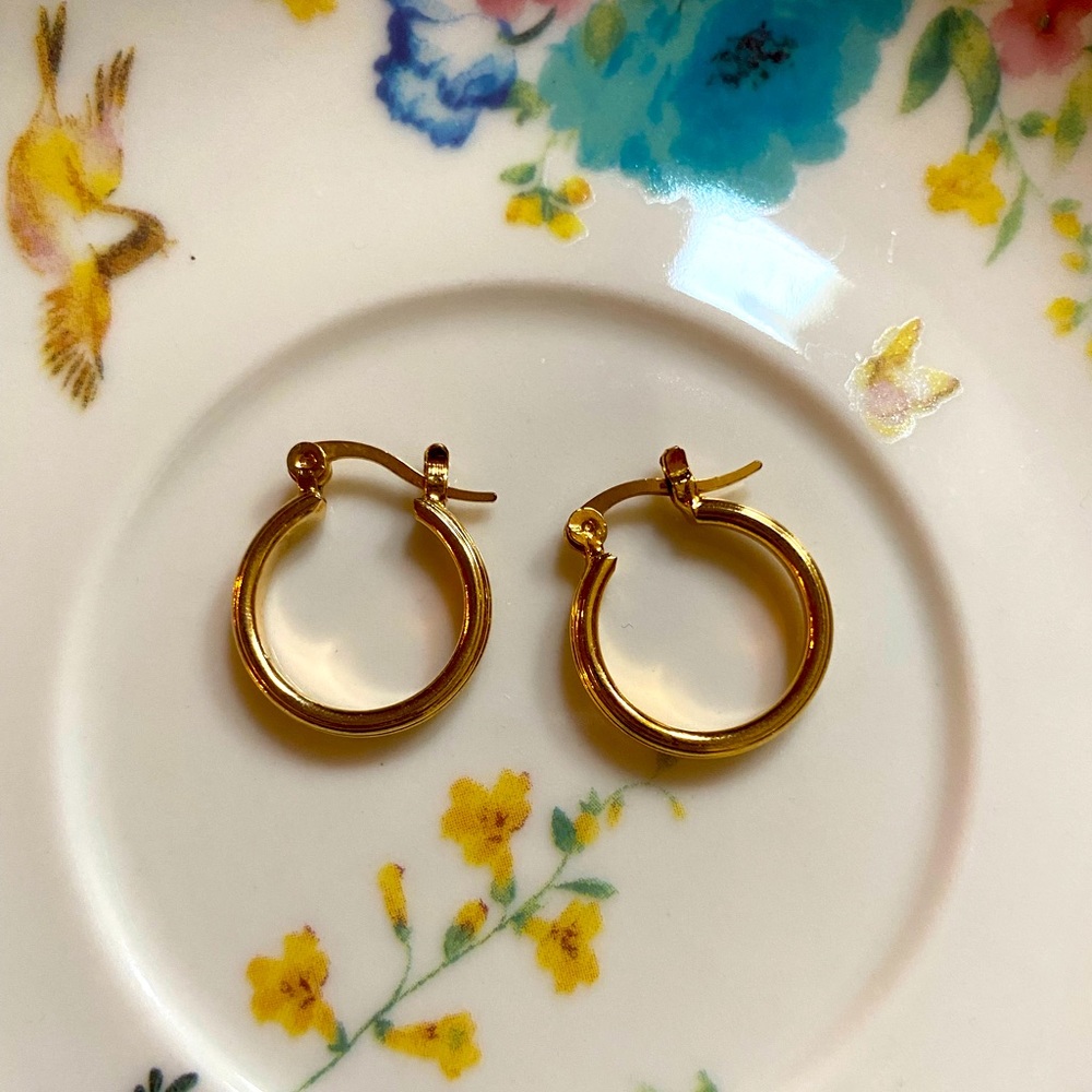Vintage gold small hoop earrings
